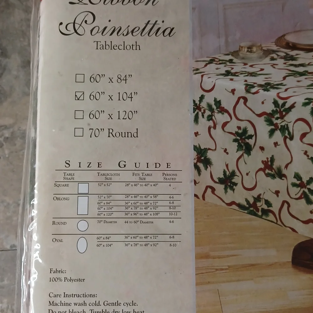 Nwot Victoria Classic Holiday Table Cloth